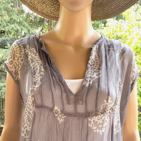 Australian brand - FROCKK - Boho 100% silk short sleeve sheer gray blouse - Picture 3 of 11